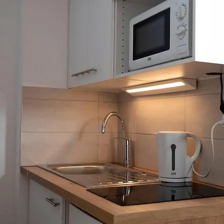 Studio Centre, Charles 3 Apartment